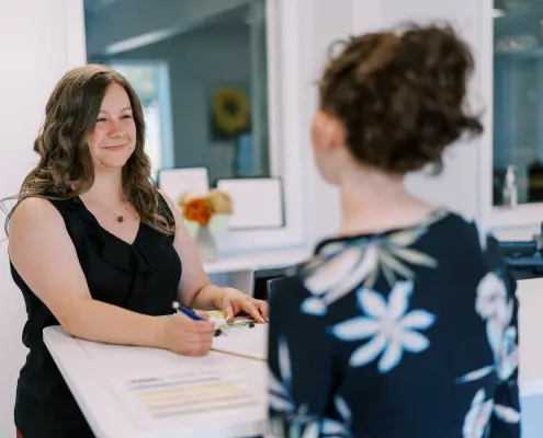 propane company employee speaking to customer about propane service plans and minimum use fees