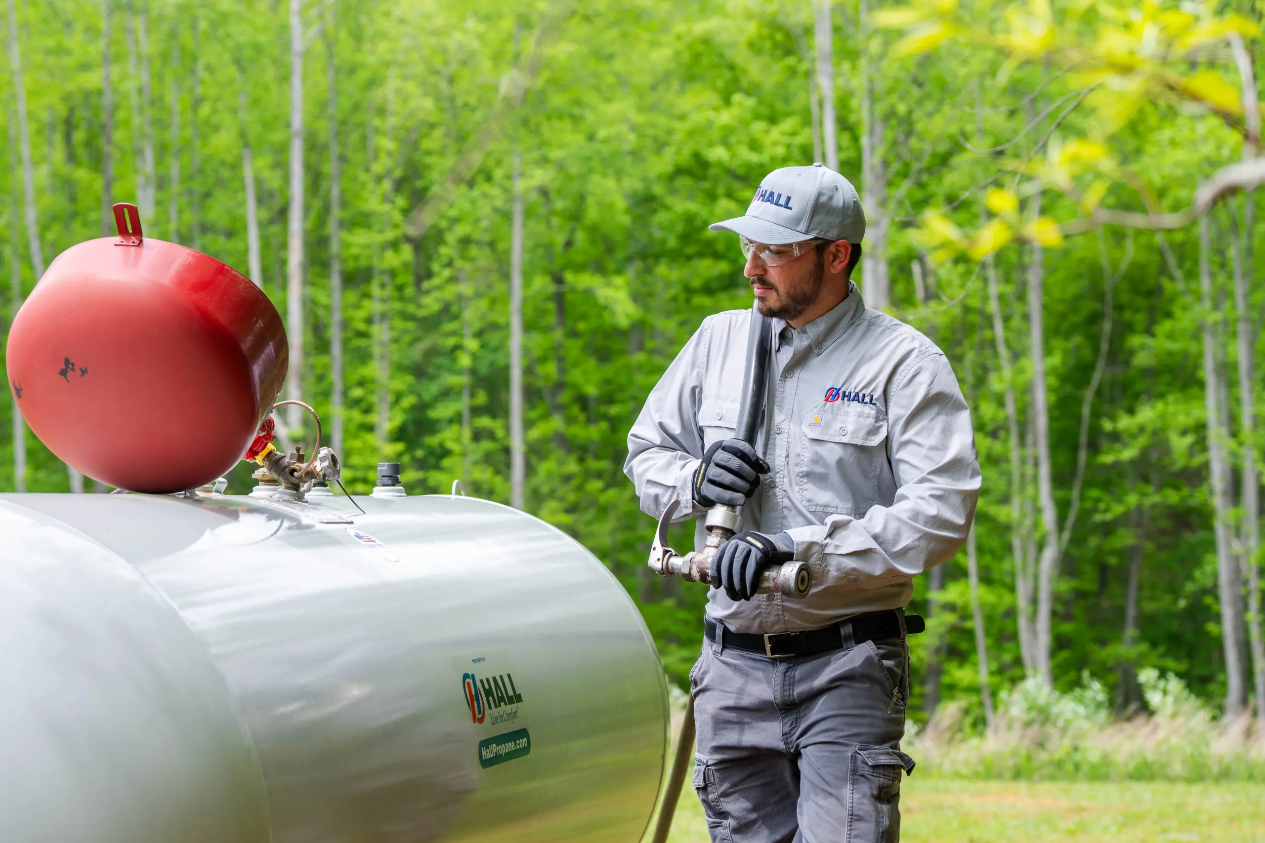 DSC03764 Propane tech making a delivery